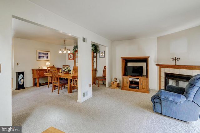 450 STONEGATE CT, Millersville, PA 17551