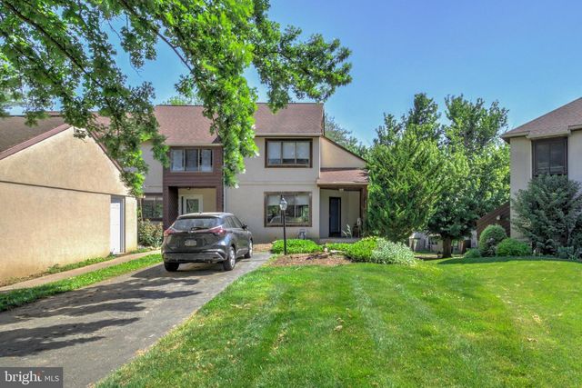 450 STONEGATE CT, Millersville, PA 17551