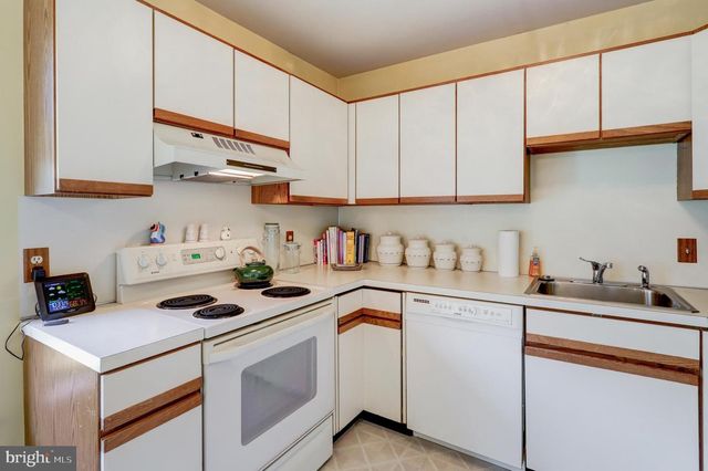 450 STONEGATE CT, Millersville, PA 17551
