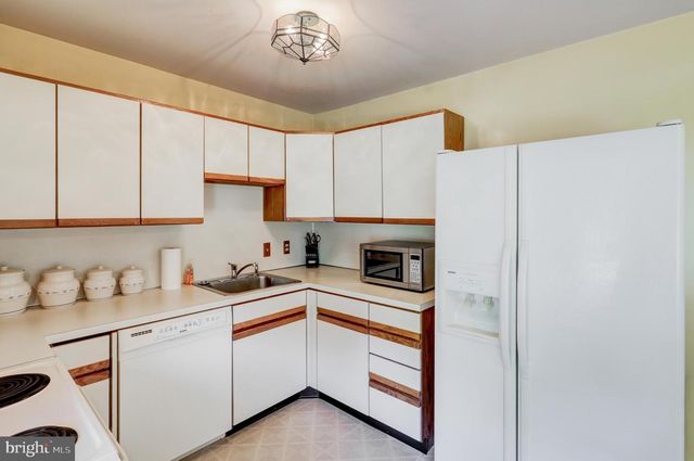 450 STONEGATE CT, Millersville, PA 17551