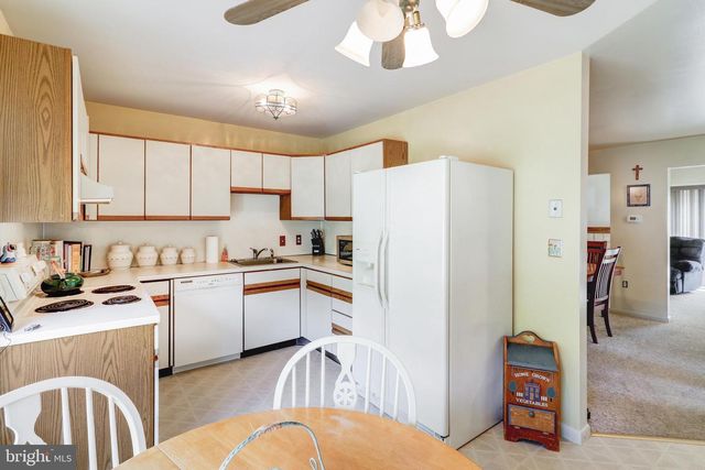 450 STONEGATE CT, Millersville, PA 17551