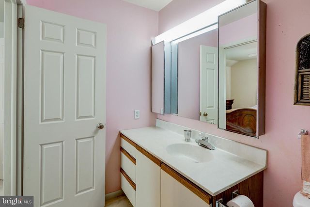 450 STONEGATE CT, Millersville, PA 17551