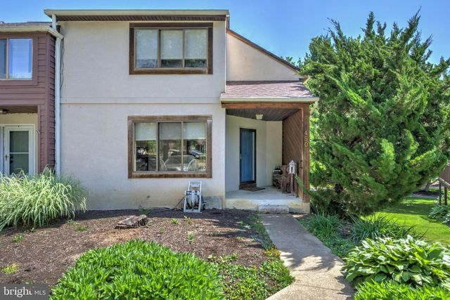 450 STONEGATE CT, Millersville, PA 17551