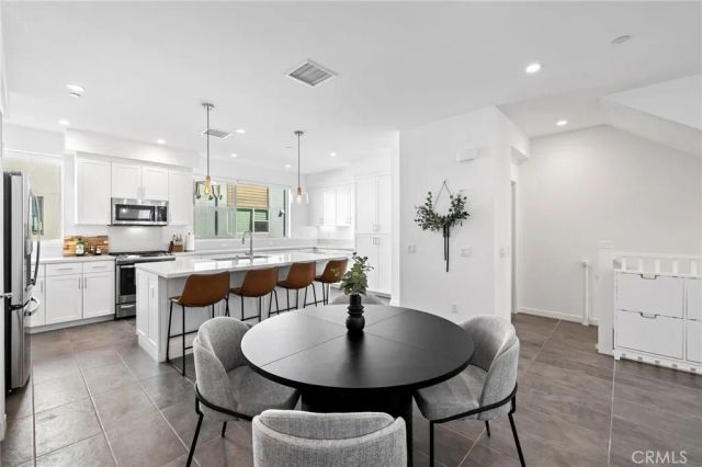 162 Placemark, Irvine, CA 92614