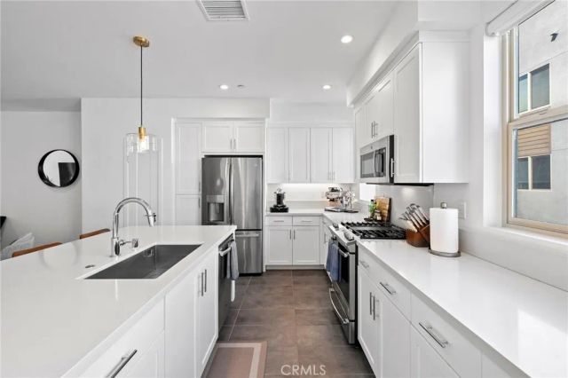 162 Placemark, Irvine, CA 92614