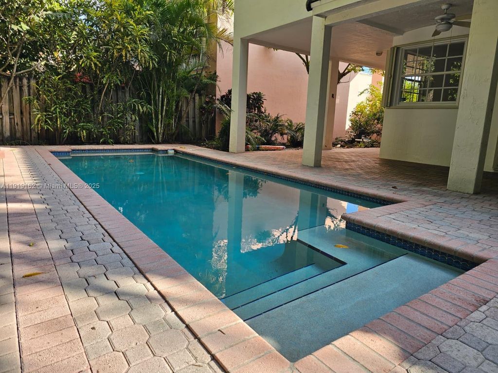 9441 NW 47th Ter ., Doral, FL 33178