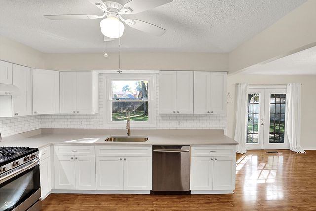 1331 Echo Bend Street, Greenwood, IN 46142