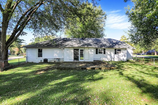 1331 Echo Bend Street, Greenwood, IN 46142