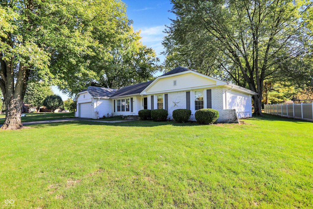 1331 Echo Bend Street, Greenwood, IN 46142