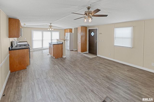 5219 US Hwy 50 Avenue, Salem, IL 62881