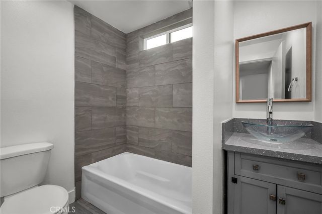 755 E 84th, Los Angeles, CA 90001