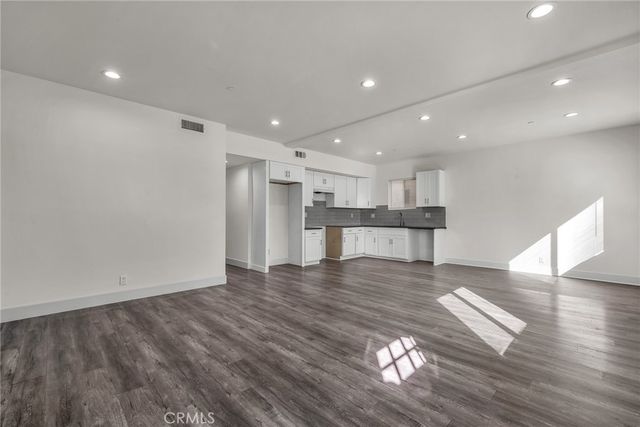 755 E 84th, Los Angeles, CA 90001