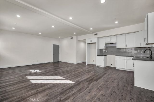 755 E 84th, Los Angeles, CA 90001