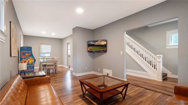 713 Townsend Place, Niagara Falls, NY 14301