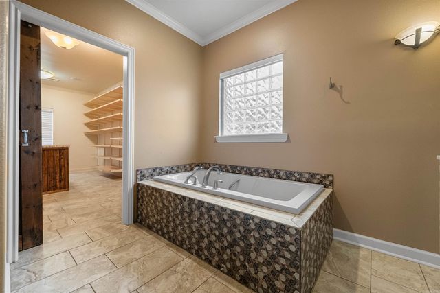 1070 Mound View Drive, England, AR 72046