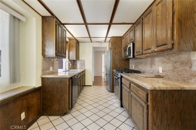 10025 Roscoe Boulevard, Sun Valley, CA 91352