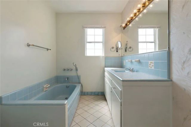 10025 Roscoe Boulevard, Sun Valley, CA 91352