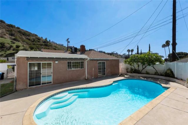10025 Roscoe Boulevard, Sun Valley, CA 91352