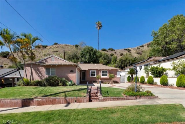 10025 Roscoe Boulevard, Sun Valley, CA 91352