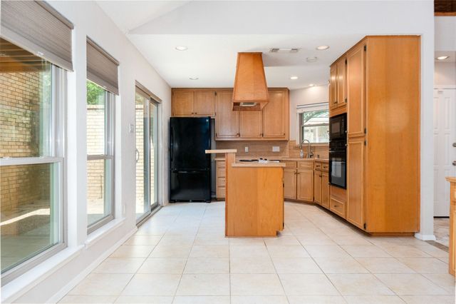 616 Placid Circle, Arlington, TX 76012