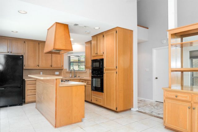 616 Placid Circle, Arlington, TX 76012