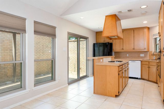616 Placid Circle, Arlington, TX 76012