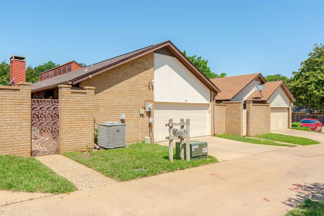 616 Placid Circle, Arlington, TX 76012