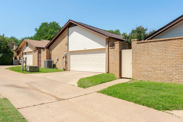 616 Placid Circle, Arlington, TX 76012