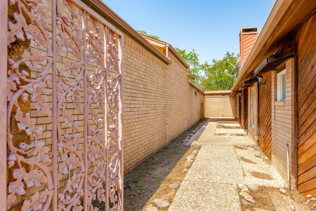 616 Placid Circle, Arlington, TX 76012