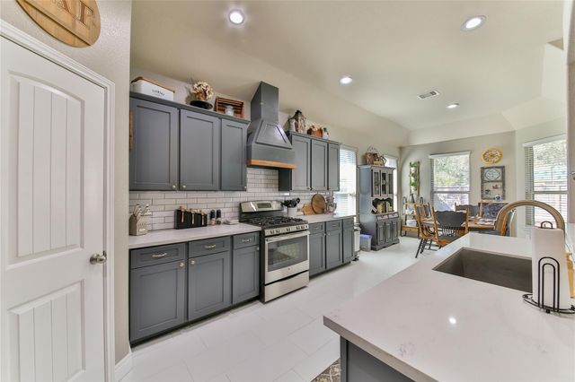 814 Fairway Drive, La Porte, TX 77571