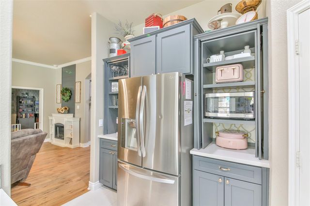 814 Fairway Drive, La Porte, TX 77571