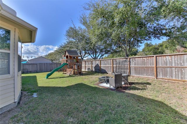 814 Fairway Drive, La Porte, TX 77571