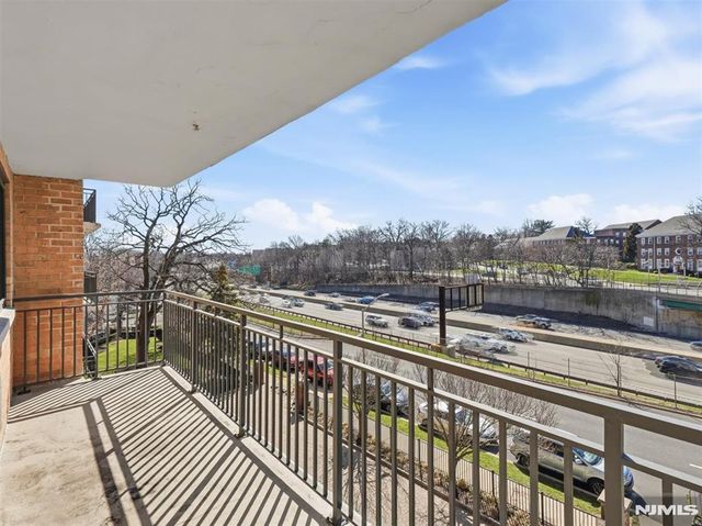 60 Parkway Drive 4G, East Orange, NJ 07017