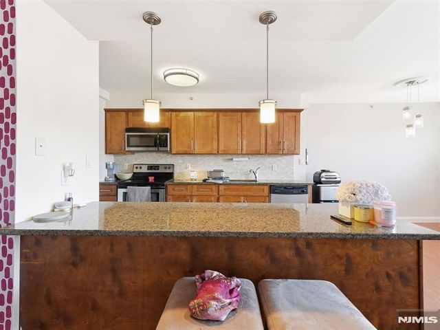 60 Parkway Drive 4G, East Orange, NJ 07017