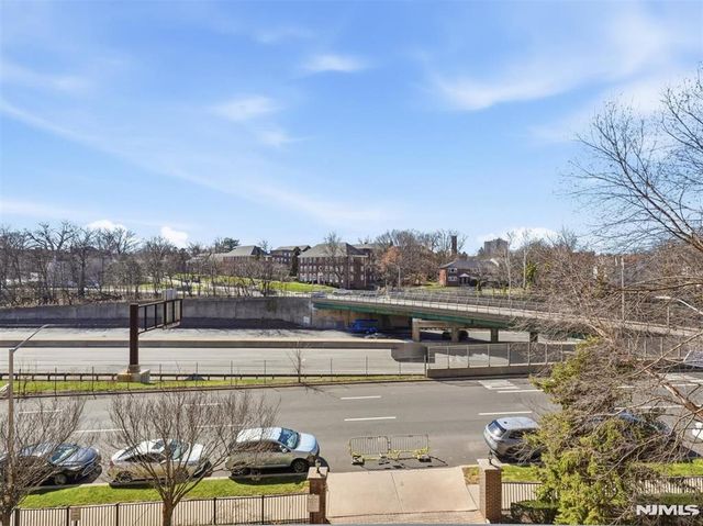 60 Parkway Drive 4G, East Orange, NJ 07017