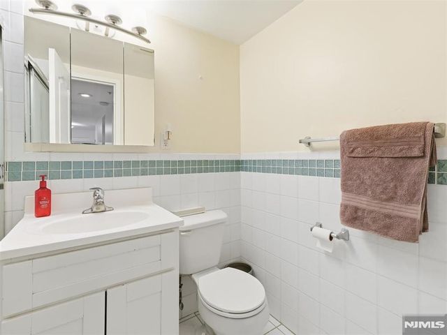 60 Parkway Drive 4G, East Orange, NJ 07017