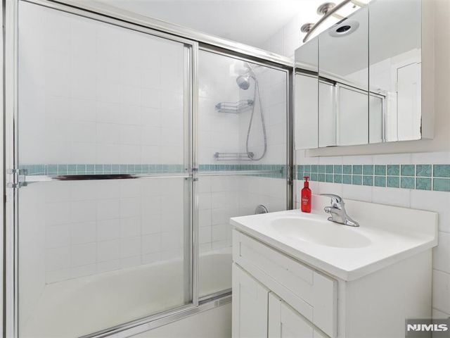 60 Parkway Drive 4G, East Orange, NJ 07017