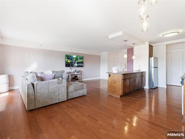 60 Parkway Drive 4G, East Orange, NJ 07017