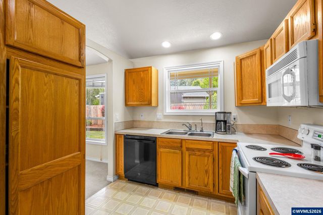 400 Hickory Ct, Lyons, OR 97358