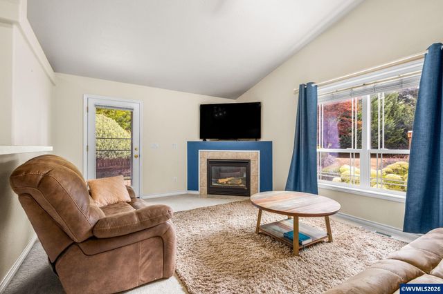 400 Hickory Ct, Lyons, OR 97358