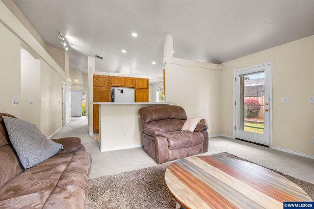 400 Hickory Ct, Lyons, OR 97358