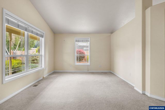 400 Hickory Ct, Lyons, OR 97358