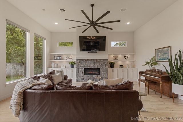 12031 S Urbana Avenue, Tulsa, OK 74137