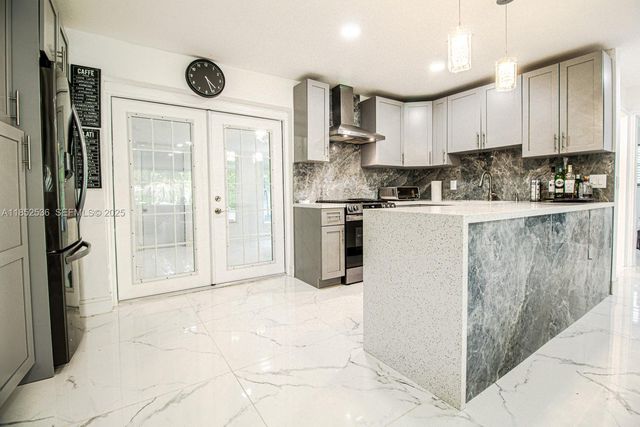5601 SW 38th Street, Davie, FL 33314
