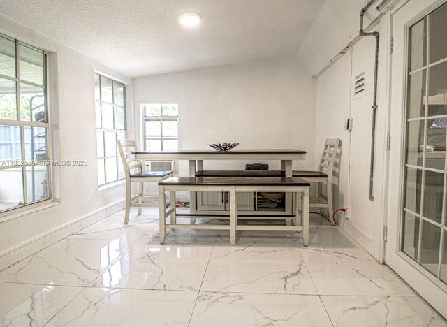 5601 SW 38th Street, Davie, FL 33314