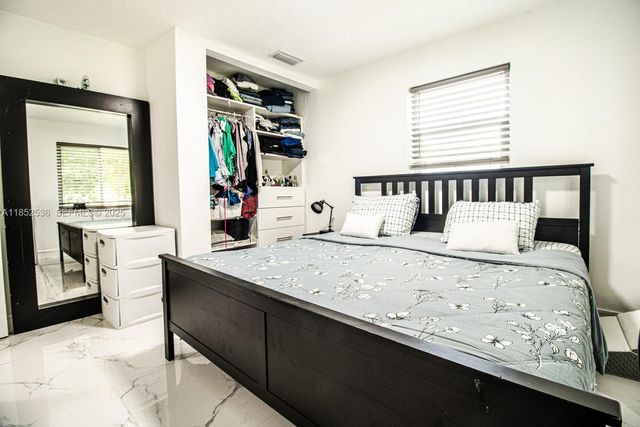 5601 SW 38th Street, Davie, FL 33314