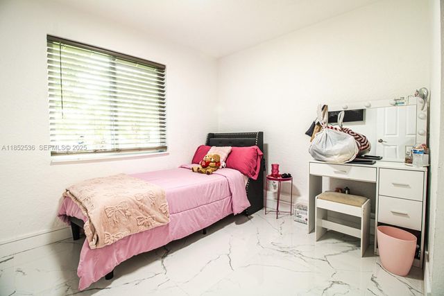 5601 SW 38th Street, Davie, FL 33314