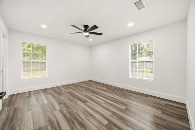 1530 15th Avenue N, Texas City, TX 77590