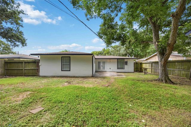 1530 15th Avenue N, Texas City, TX 77590