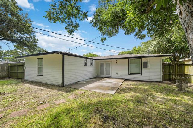 1530 15th Avenue N, Texas City, TX 77590